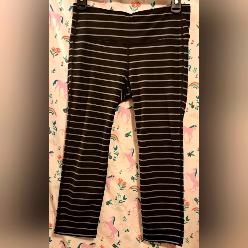 NWOT Athleta Chaturanga Black & White Stripe Crop Capri Gym Yoga Legging  SZ S